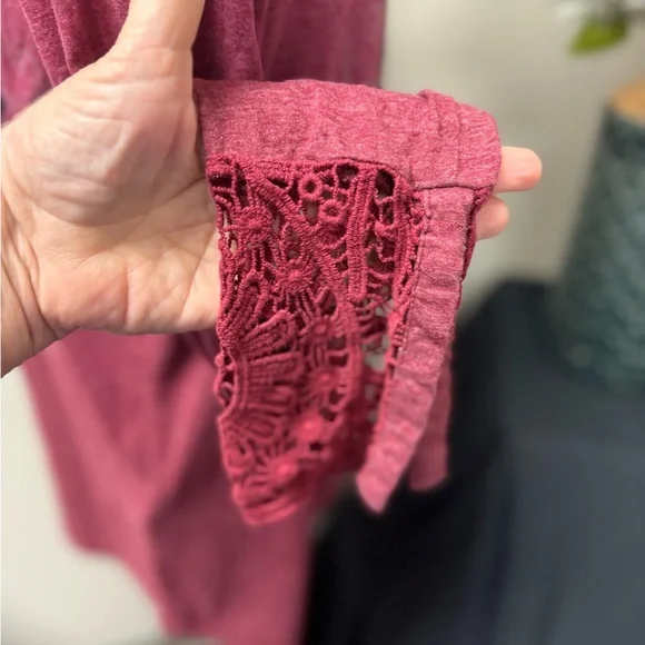 Harley Davidson Women's Burgundy Long Sleeve Top with Butterfly Design. XL - Picture 6 of 11